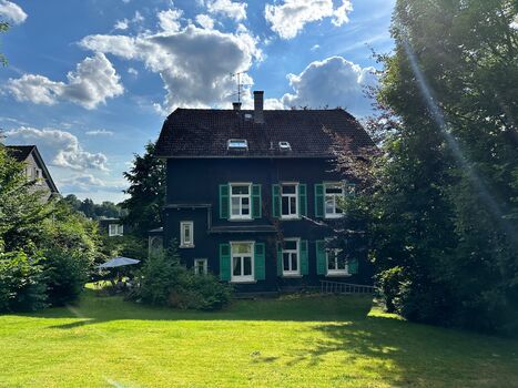 Großzügige Wohnung Bild 2