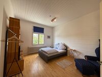 Großzügige Wohnung Foto 3