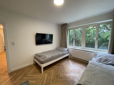 Schlafzimmer 1