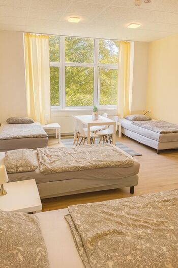 35 Zimmer (EZ/DZ) & 15 Apartments | WLAN | Küche | Zentrale Lage | Ruhig Bild 3