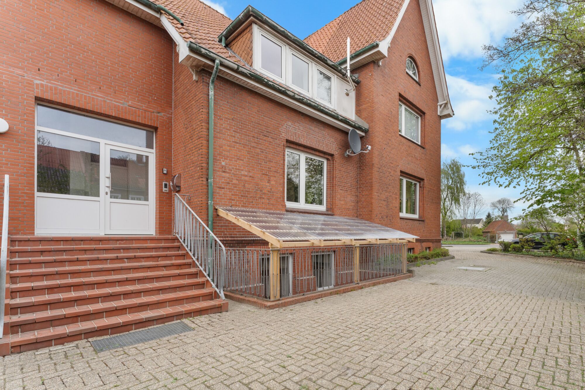 Seitenansicht Eingang Wohnung Karo