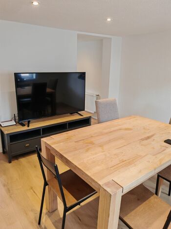 TV mit Essplatz