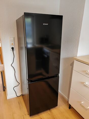 großer Kühlschrank m. Gefrierfach