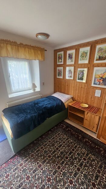 Einzelbett (im Wohnbereich)