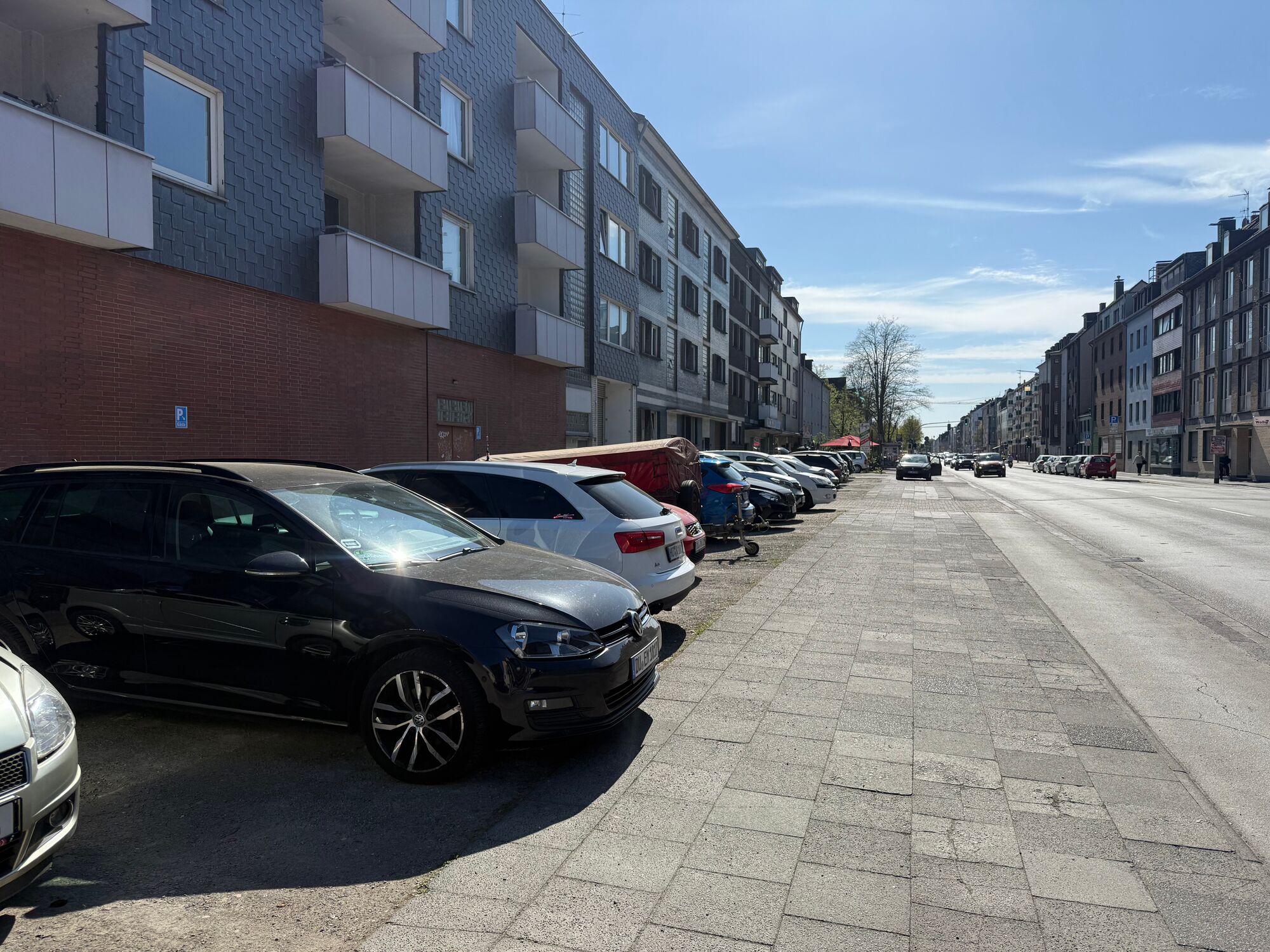 Kostenlose Parkplätze direkt vor dem Haus – bequem, sicher und ideal für Langzeitgäste. Kein Stress bei der Parkplatzsuche! #KostenloseParkplätze #KomfortPur #Langzeitaufenthalt #VonVImmoServiceUG