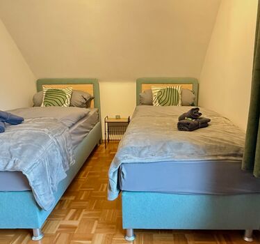 GRÜN - Appartement mit 2 Schlafzimmern - 65 Zoll TV - Balkon Foto 4