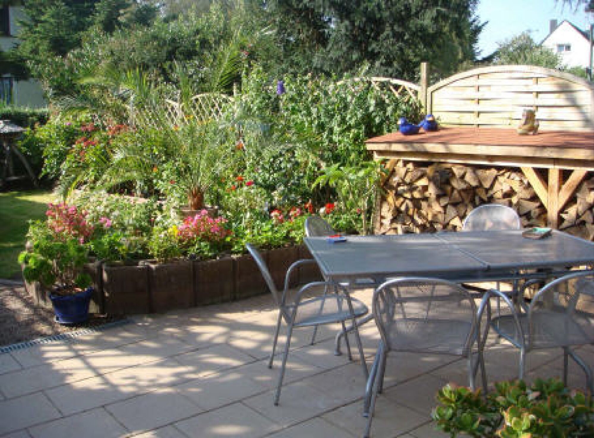 Terasse und Garten vom Haus