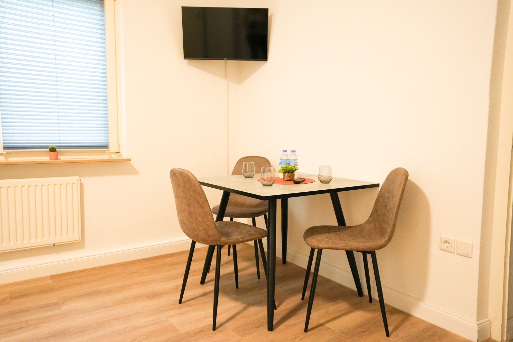 Essbereich / Arbeitsbereich mit zweitem TV