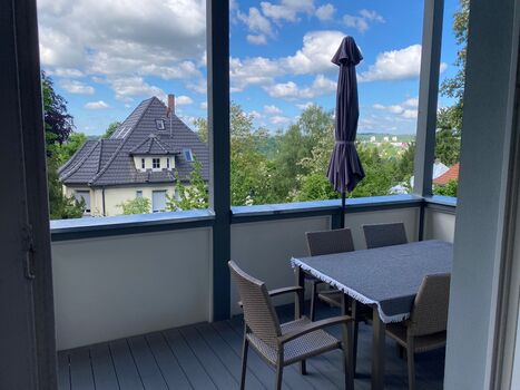 traumhafter Balkon, Blick ins Grüne (Sommer) oder in die Stadt (Winter)