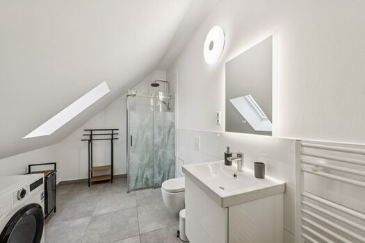 Badezimmer mit Dusche