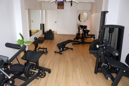 Unterkunft für bis zu 9Personen 150qm Parkplätze+Gym inklusive in D.dorf Bild 1