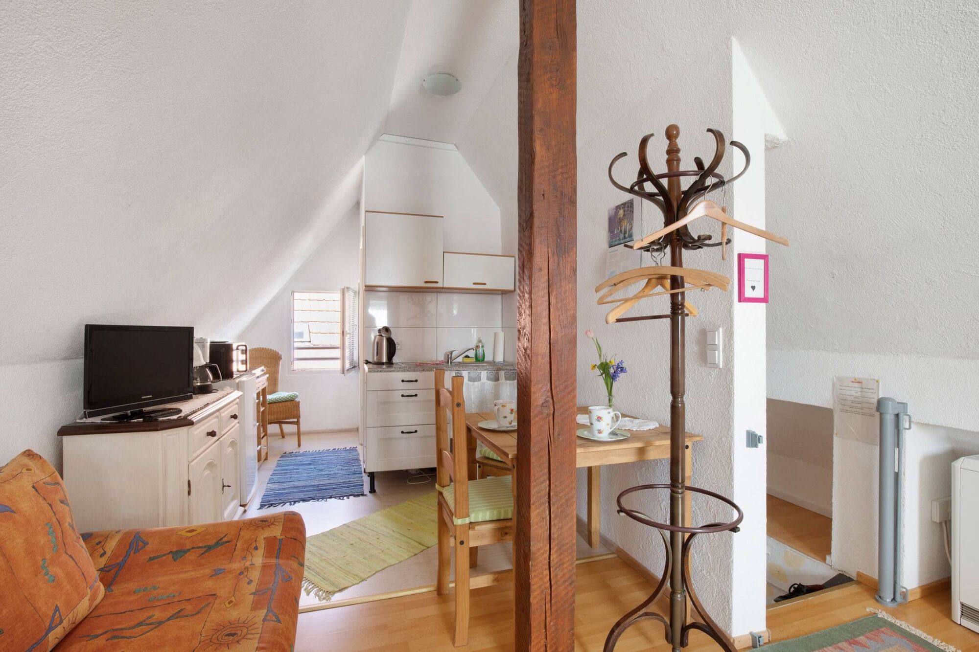 Sila 3: Sicht Treppenaufgang und hinterer Wohnbereich