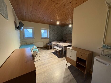 großes 3 Bett Zimmer mit Bad (Nr.4)