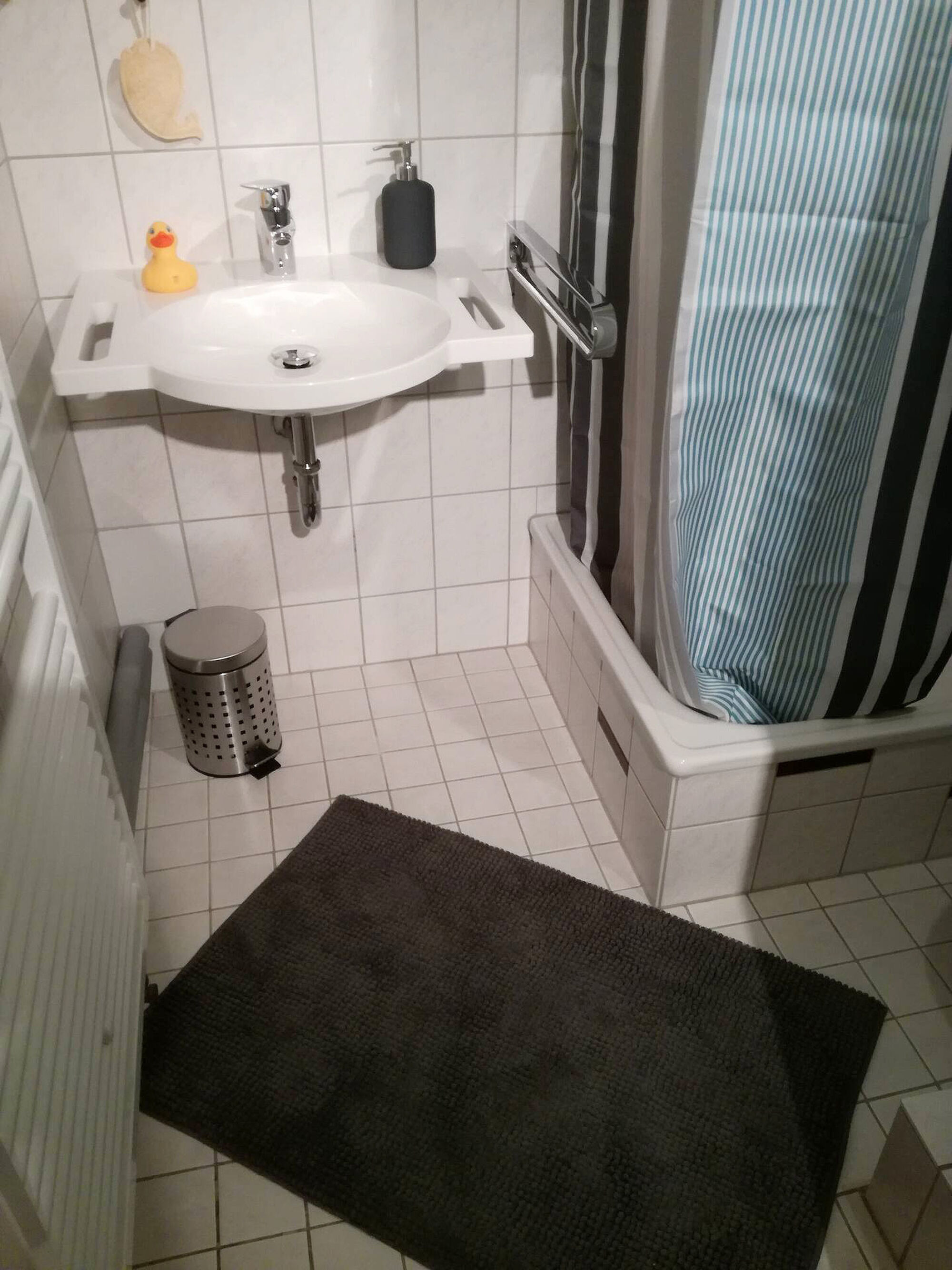 Bad mit WC und Dusche