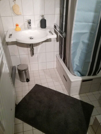 Bad mit WC und Dusche