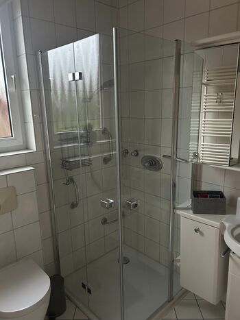 Dusche im Badezimmer