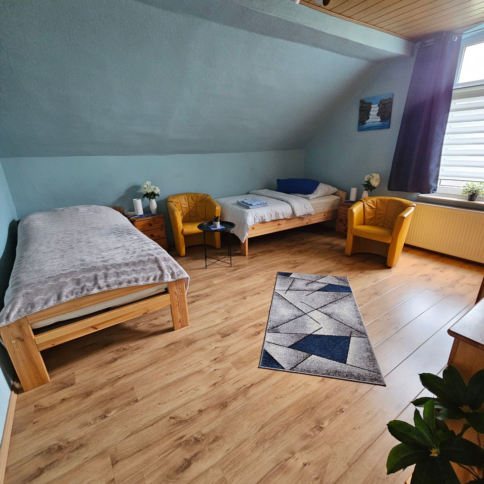 geräumiges Zweibettzimmer