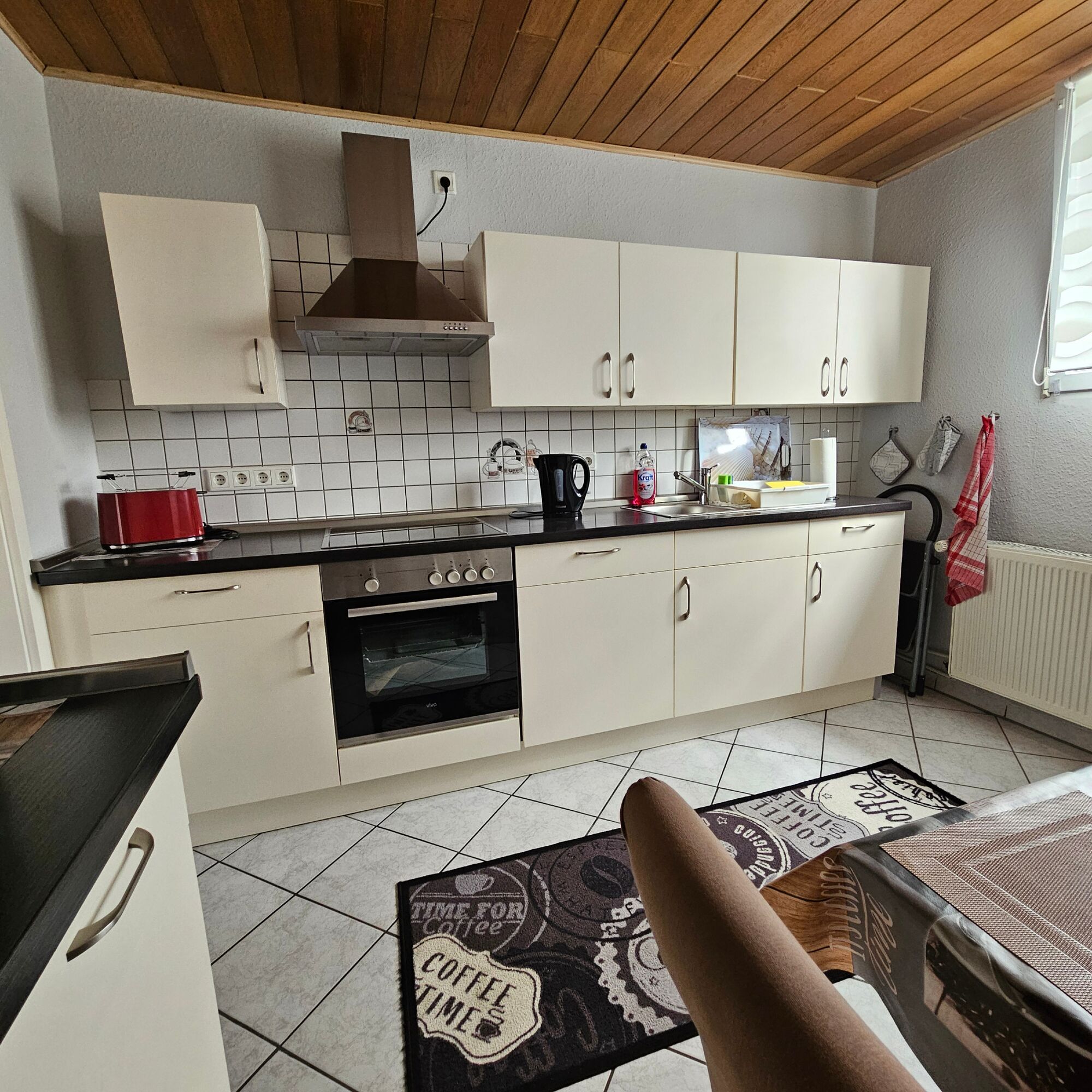 Voll ausgestatte Küche