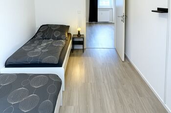 VAZ Apartments | Solingen | Haan | Hilden | 4-16 👨‍🔧 Foto 3
