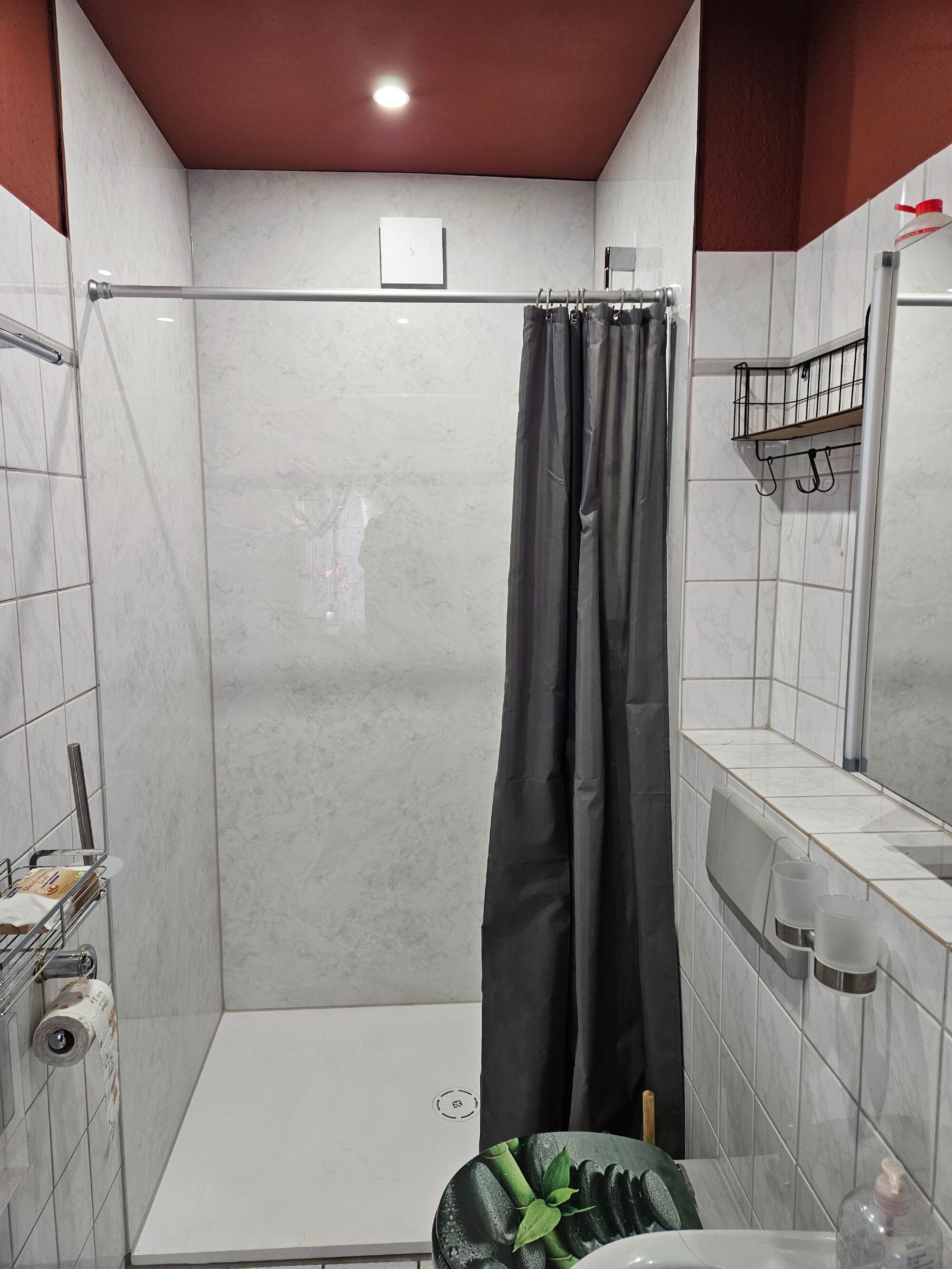 OG Bad mit bodentiefer großer Dusche