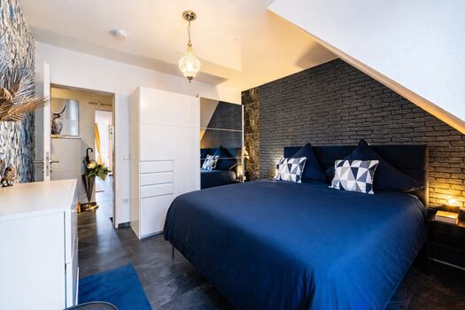 Bedroom3: Queen Size Bed: 160x200cm, Wardrobes