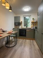 für 1-4 Personen, ab 6 Monate Mietdauer, alles neu. Zentral. Bild 5