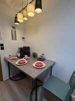 für 1-4 Personen, ab 6 Monate Mietdauer, alles neu. Zentral. Bild 2