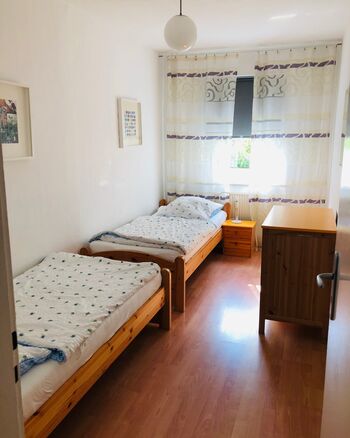 Schlafzimmer Hofseite / Bedroom Courtyard