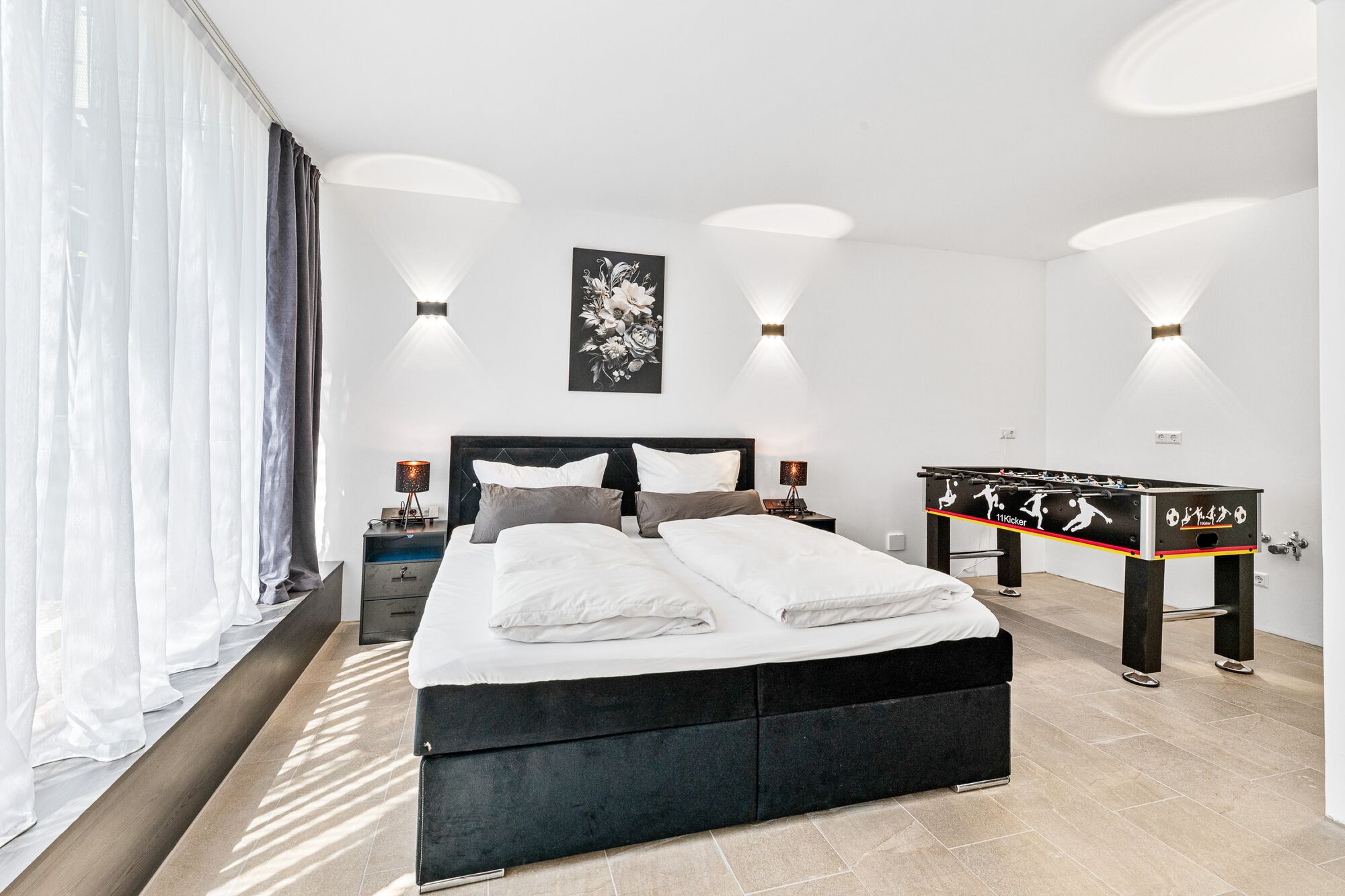 Alles hochwertige Boxspringbetten + Tischkicker