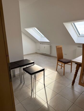 Vollausgestattete große Dachwohnung und Parkplatz Bild 3