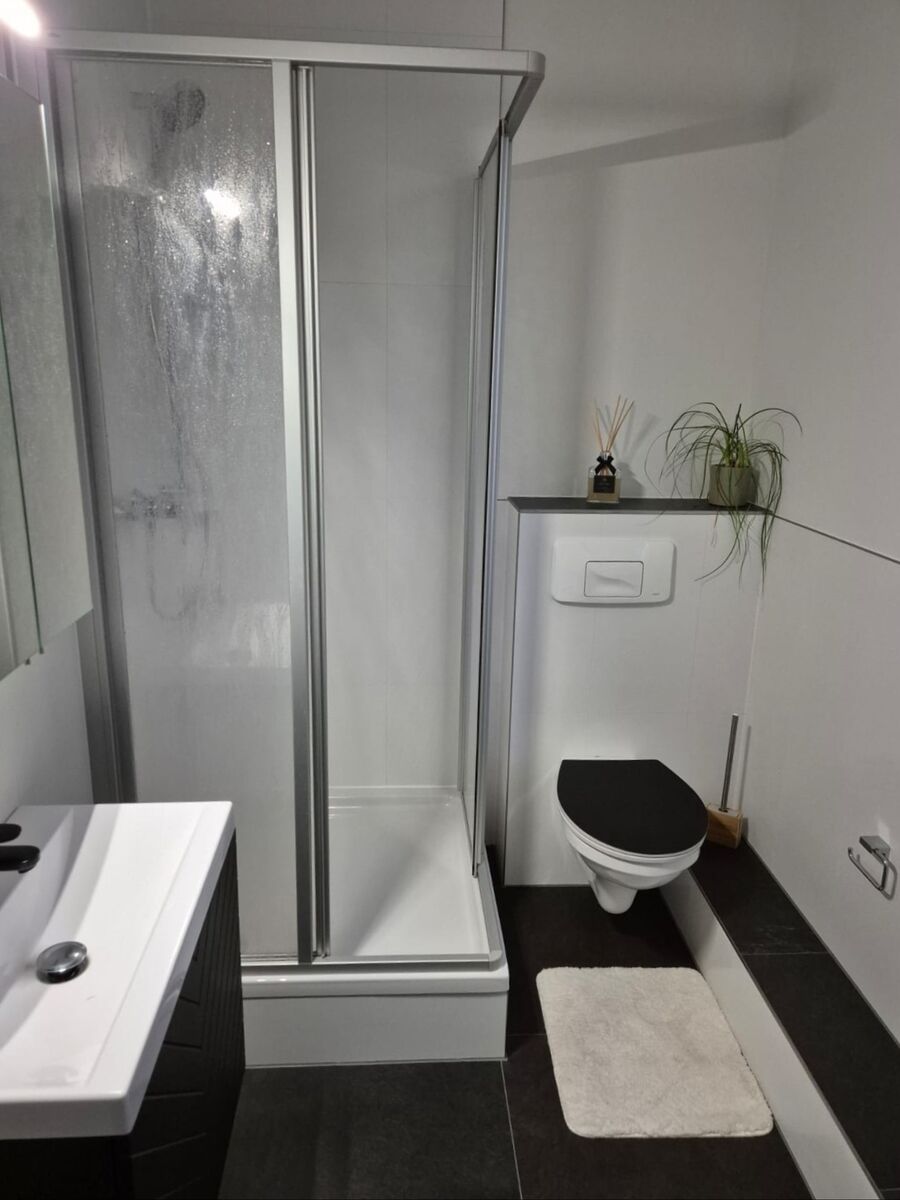 Jedes Zimmer hat eigene Dusche/WC/Waschtisch