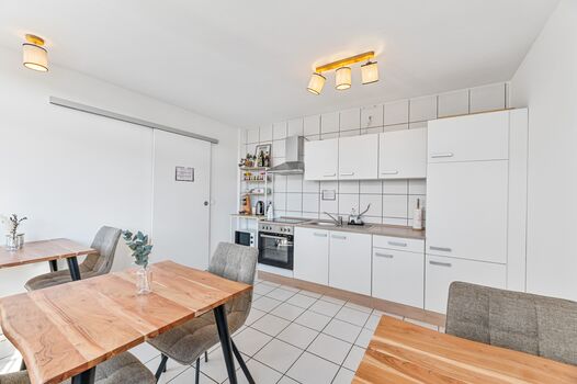 Gemeinschaftsküche mit Sitzbereich