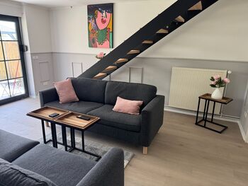 Moderne Unterkunft mit 4 Schlafzimmer, Parkplatz, WIFI, Bild 3
