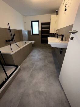 Ganze 4-Zimmer Wohnung, Küche und Bad mit bis zu 12 Betten