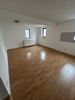Ganze 4-Zimmer Wohnung, Küche und Bad mit bis zu 12 Betten Bild 1
