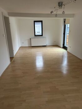 Ganze 4-Zimmer Wohnung, Küche und Bad mit bis zu 12 Betten Bild 3