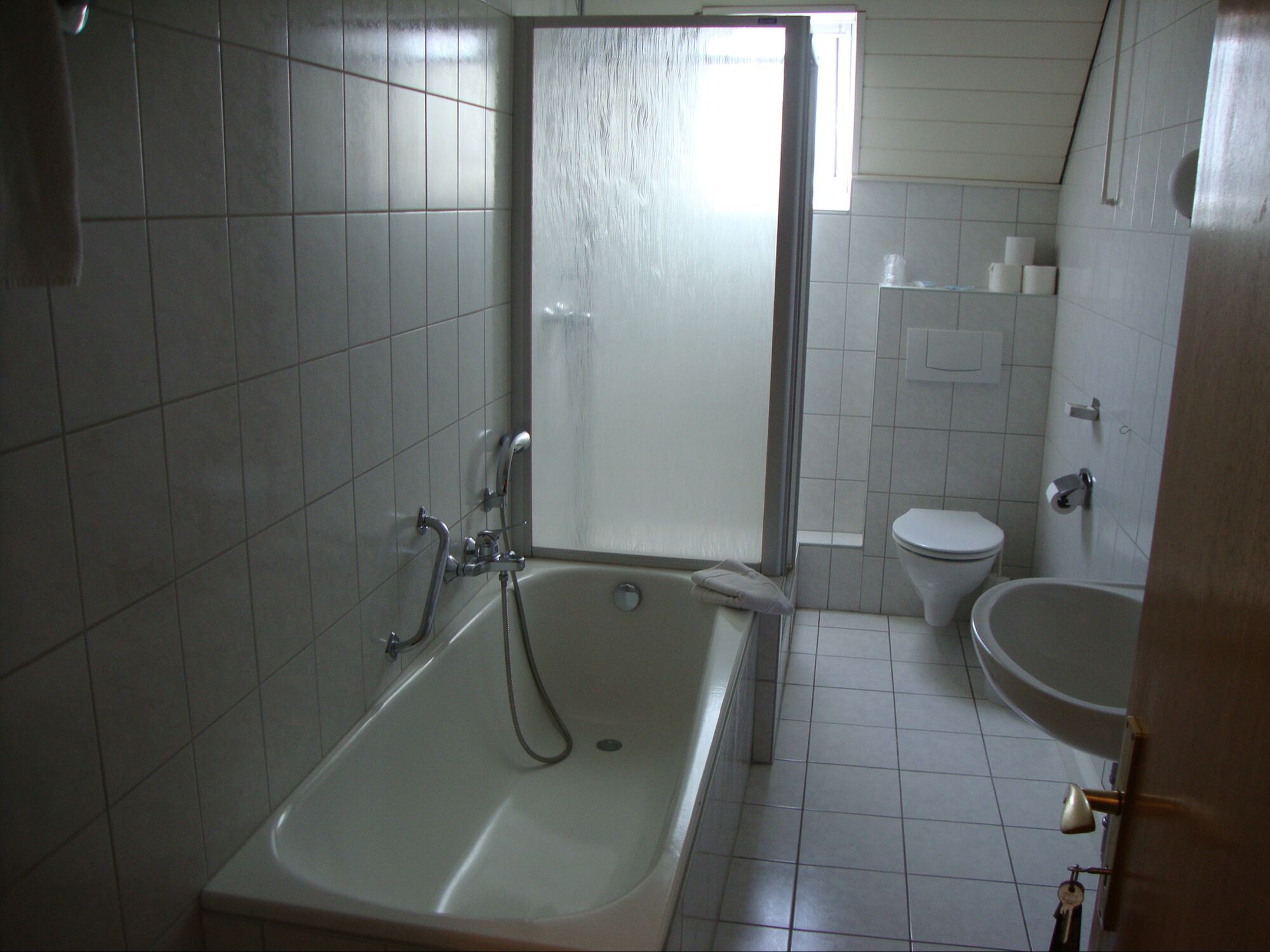 Einige Bäder sogar mit zusätzlicher Badewanne