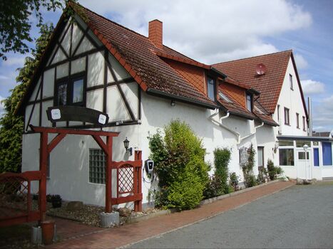 Die Pension von Parkplatz aus gesehen.