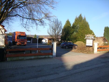 Einfahrt Parkplatz