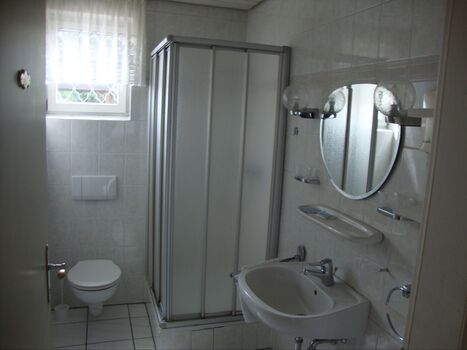 Die Bäder - zweckmäßig und sauber!