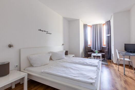 Salí Homes | Hotel zum Dorfbrunnen - Bornheim Bild 2