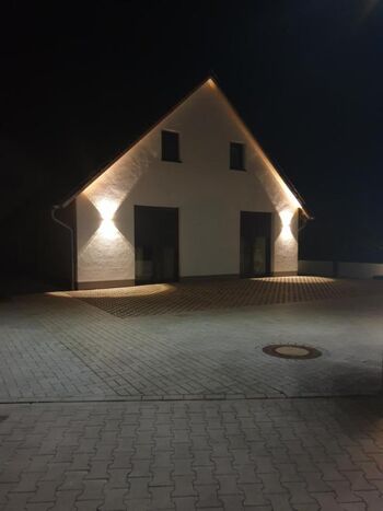 Parkplätze auf dem Grundstück