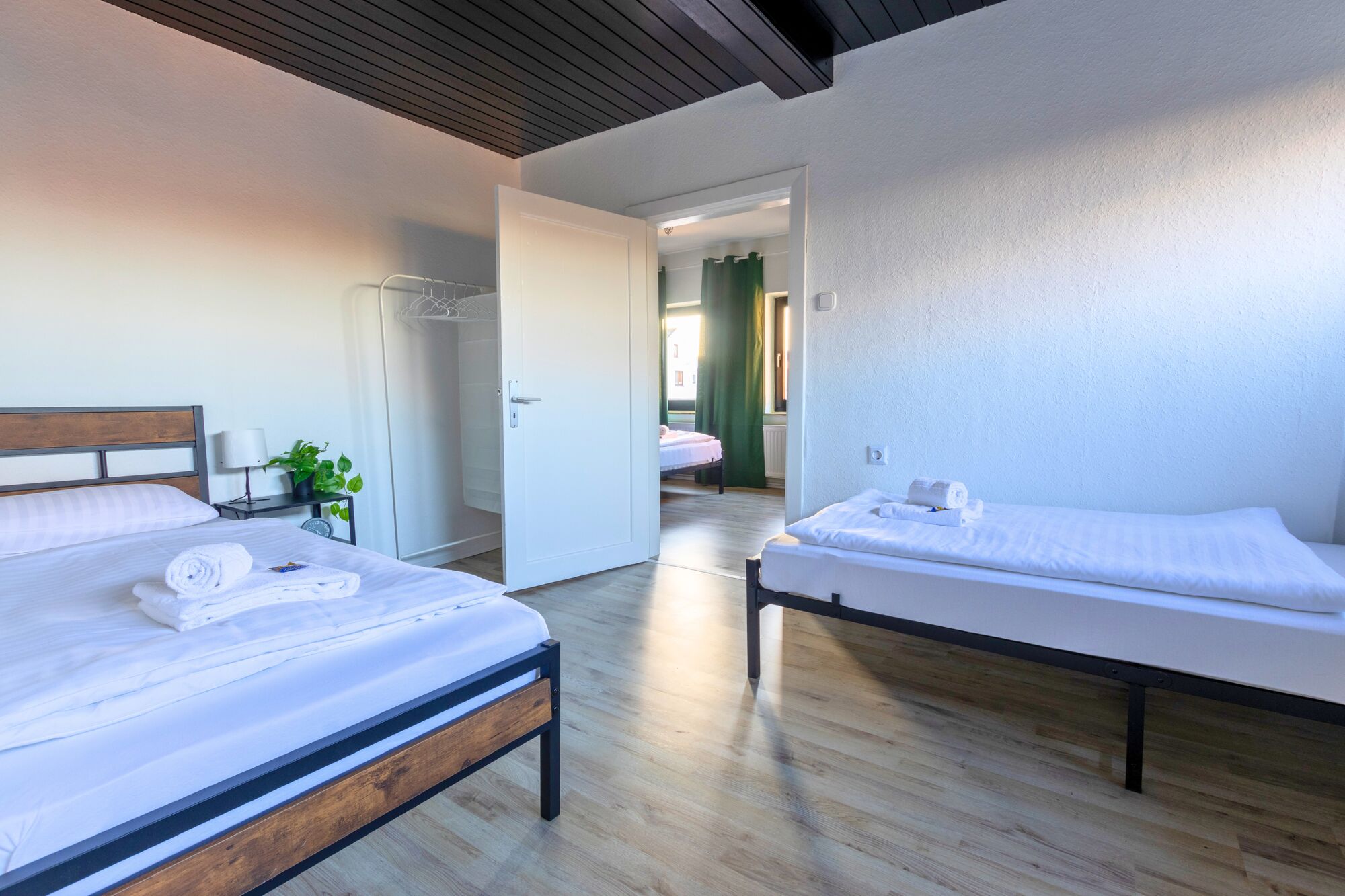 Schlafzimmer 2 – ruhig und komfortabel für erholsame Nächte.