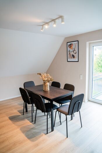 HOCHWERTIG EINGERICHTET | 3 ZIMMER | FREE PARKING - WiFi Bild 2