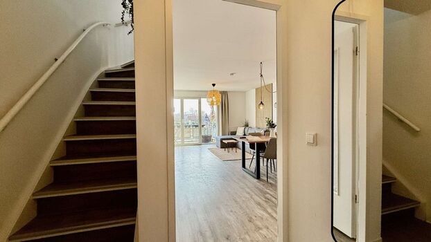 🪜 Treppe: die Wohnung geht über zwei Etagen
