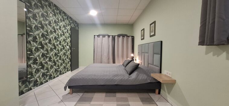 Doppelbett mit 2 Schränken