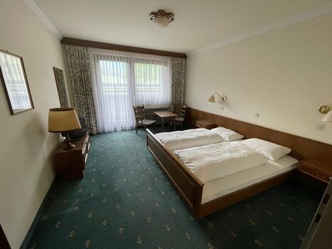 Einfache-Saubere-Günstige Zimmer Bild 2