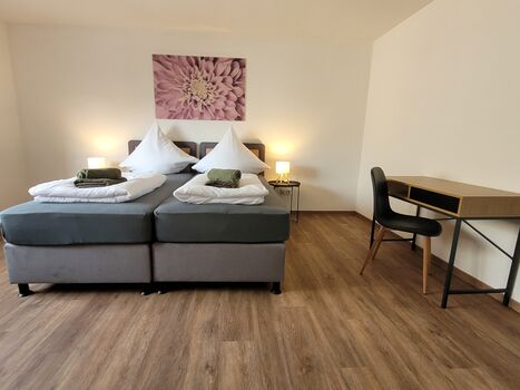 Schlafzimmer 1