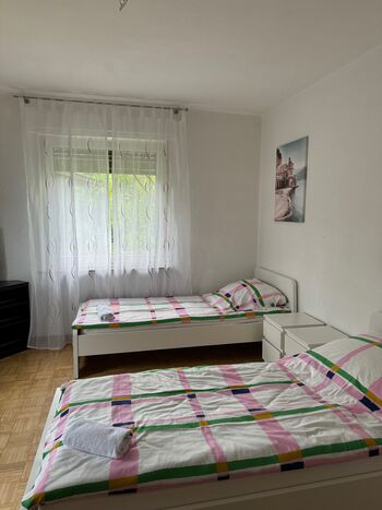 OG Wohnung mit Balkon und einem EZ im Grünen an der A1 Foto 2