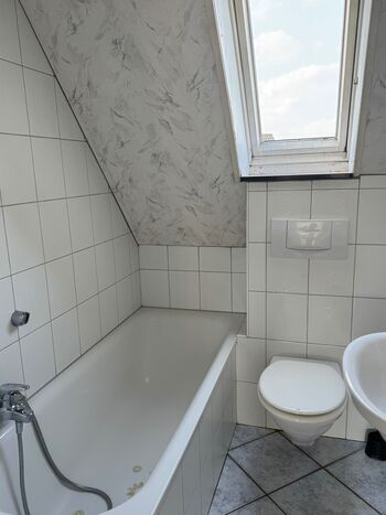 OG Wohnung mit Balkon und einem EZ im Grünen an der A1 Bild 5